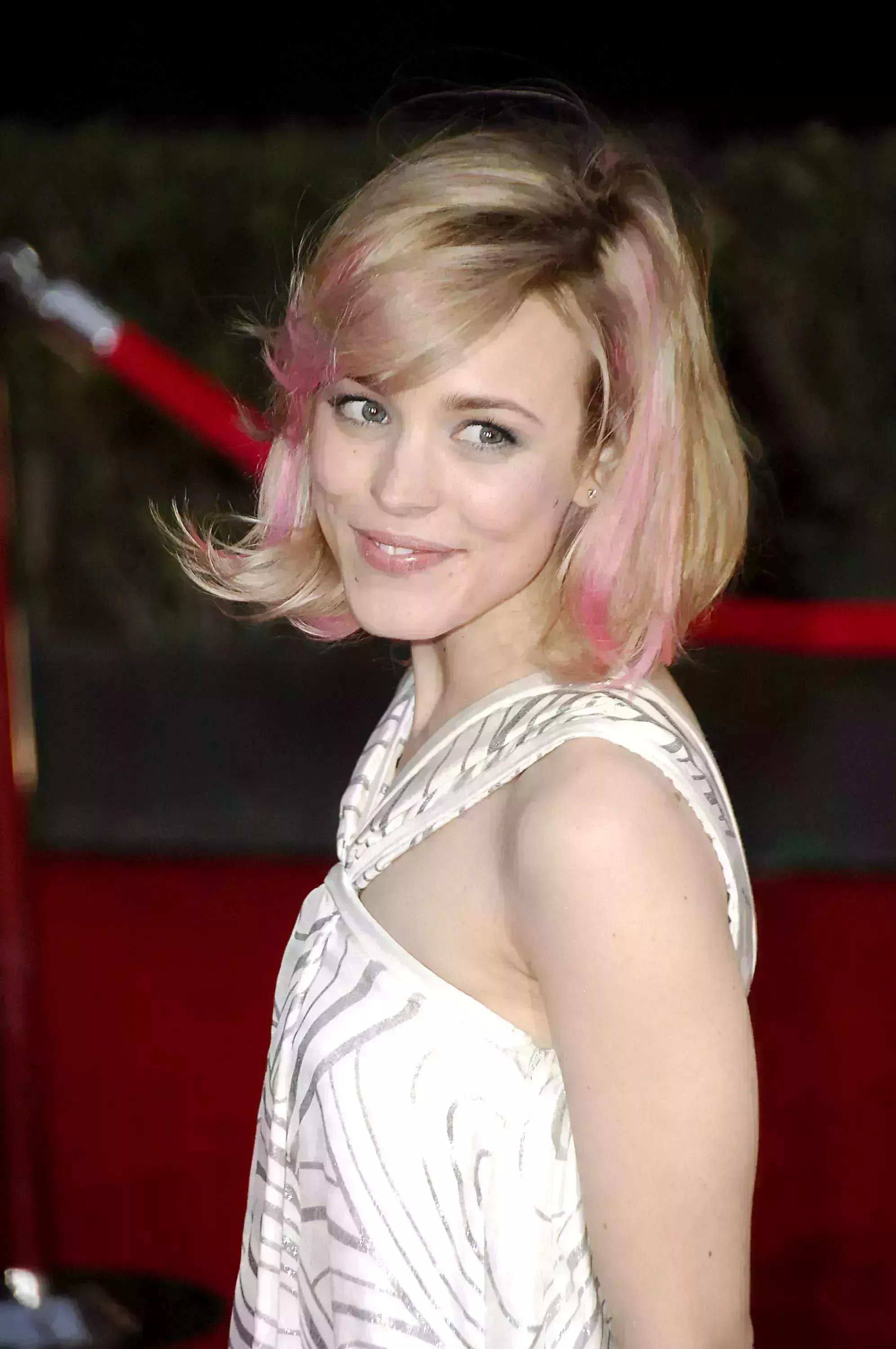 Rachel McAdams’ Dirty-Blonde Hair with Pink Highlights