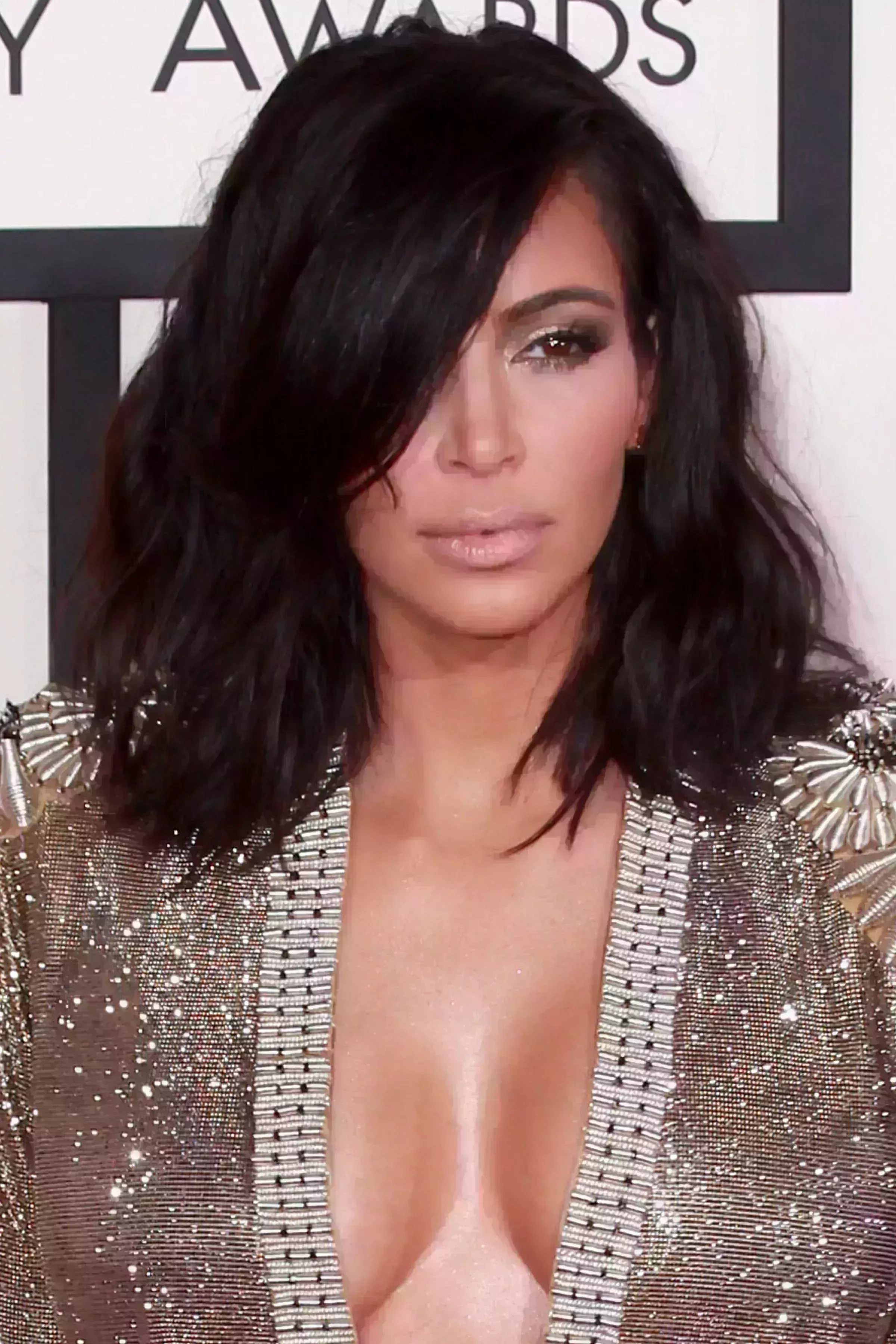 Kim Kardashian’s Layered Lob With Long Side Bangs