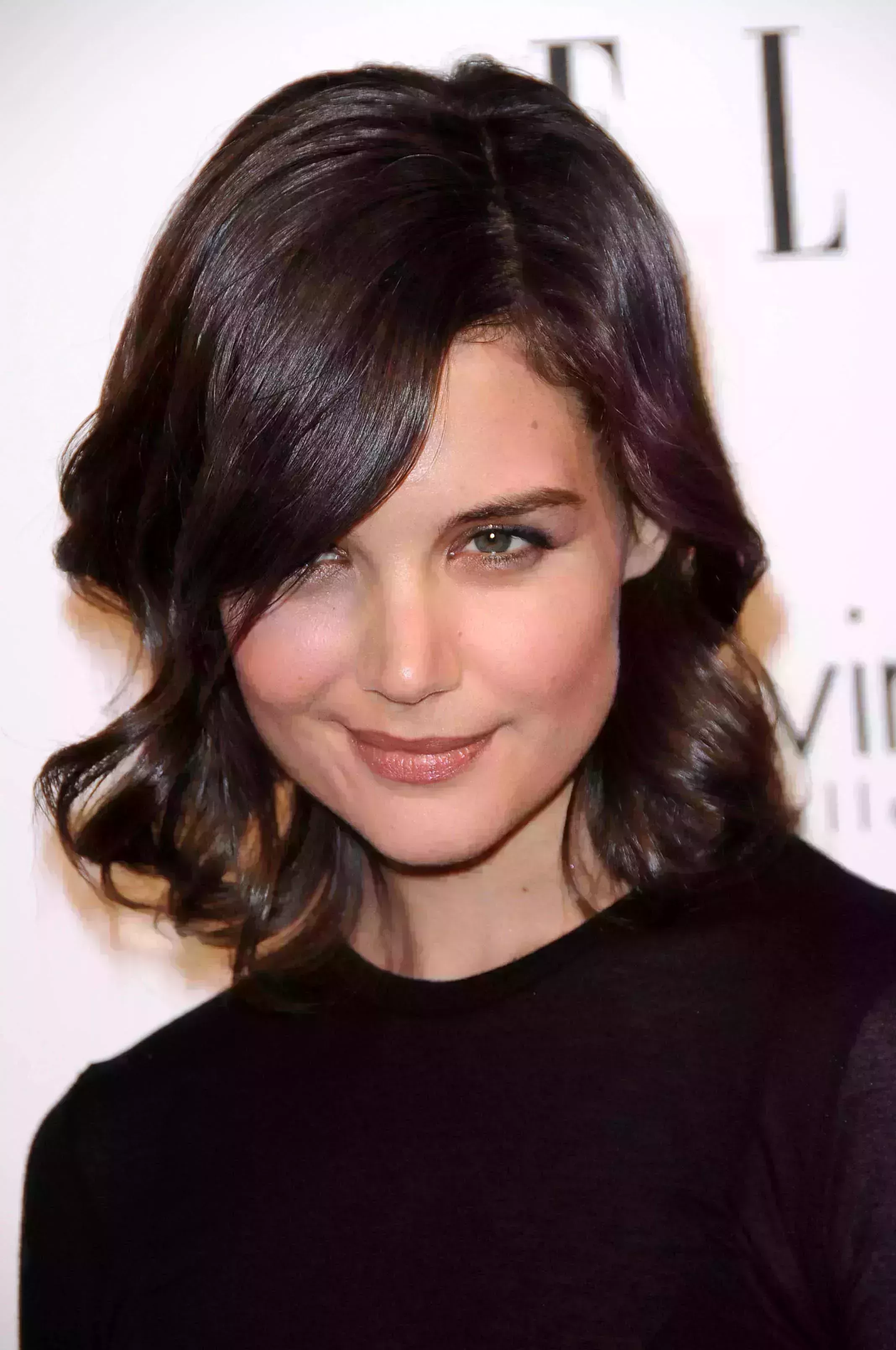 Katie Holmes’ Mid-Length Curls With Side Bangs