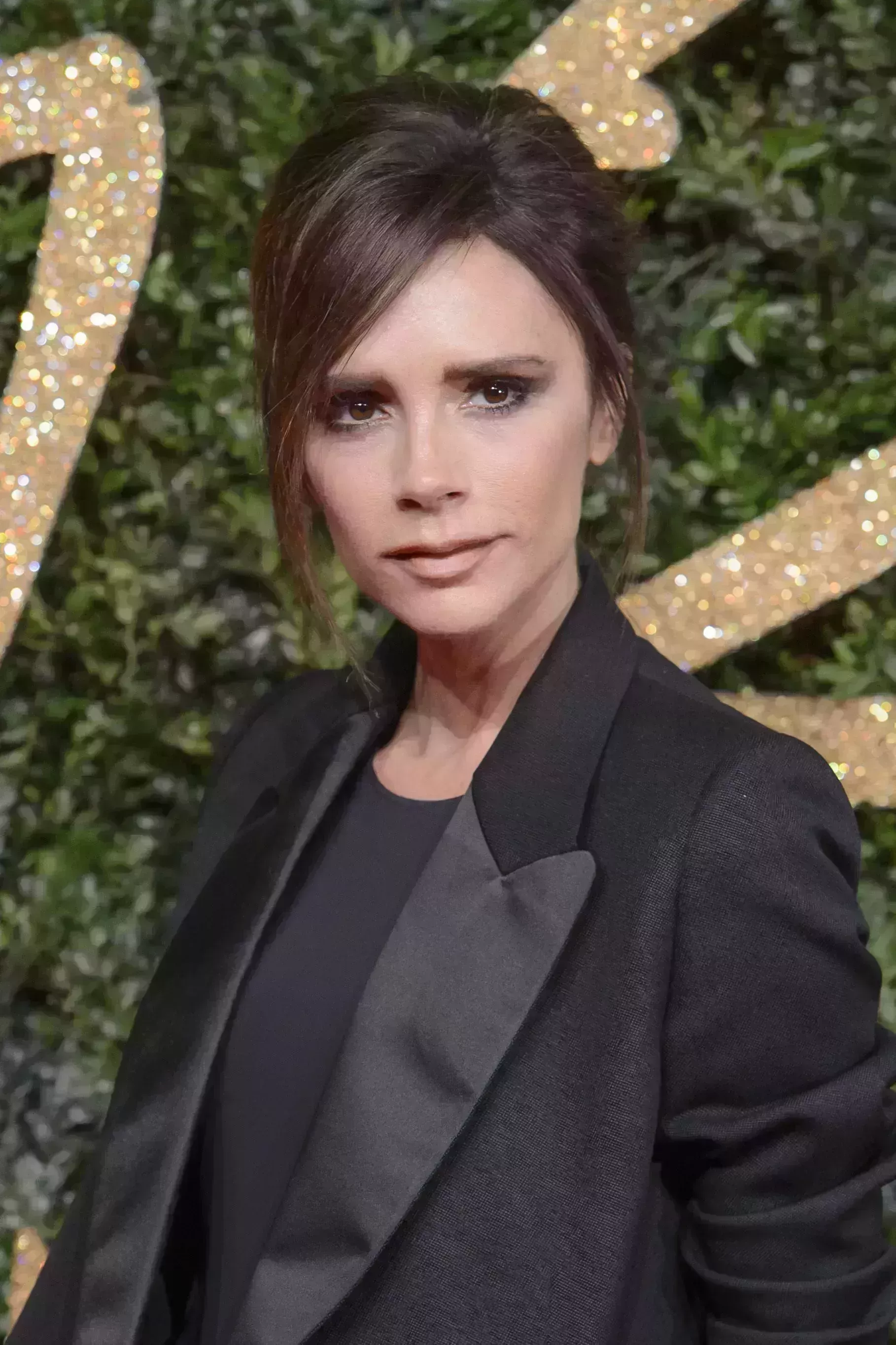 Victoria Beckham’s Retro Updo With Side Bangs