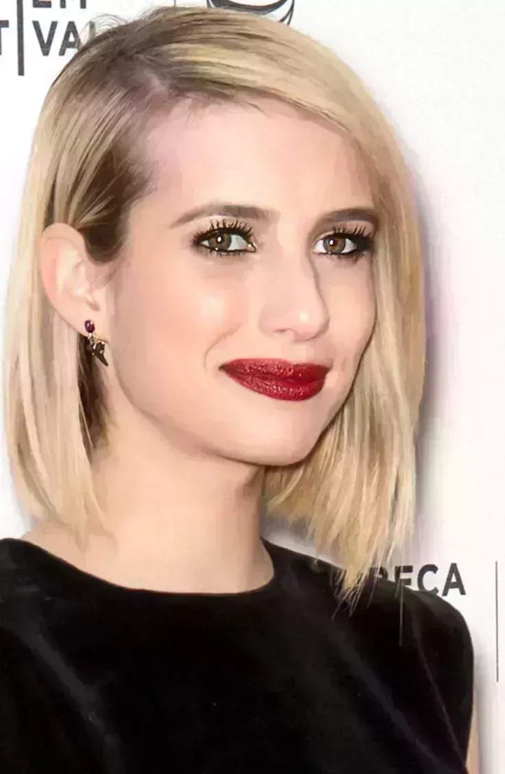 Emma Roberts’ Side Part Hairstyle