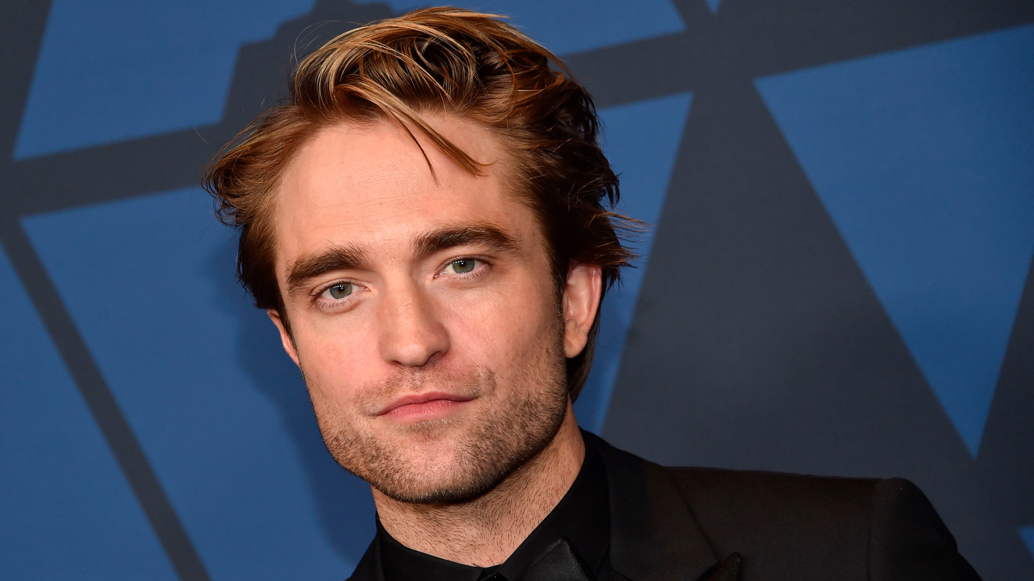 Internet simplemente no puede soportar a Robert Pattinson con el pelo rubio con lejía