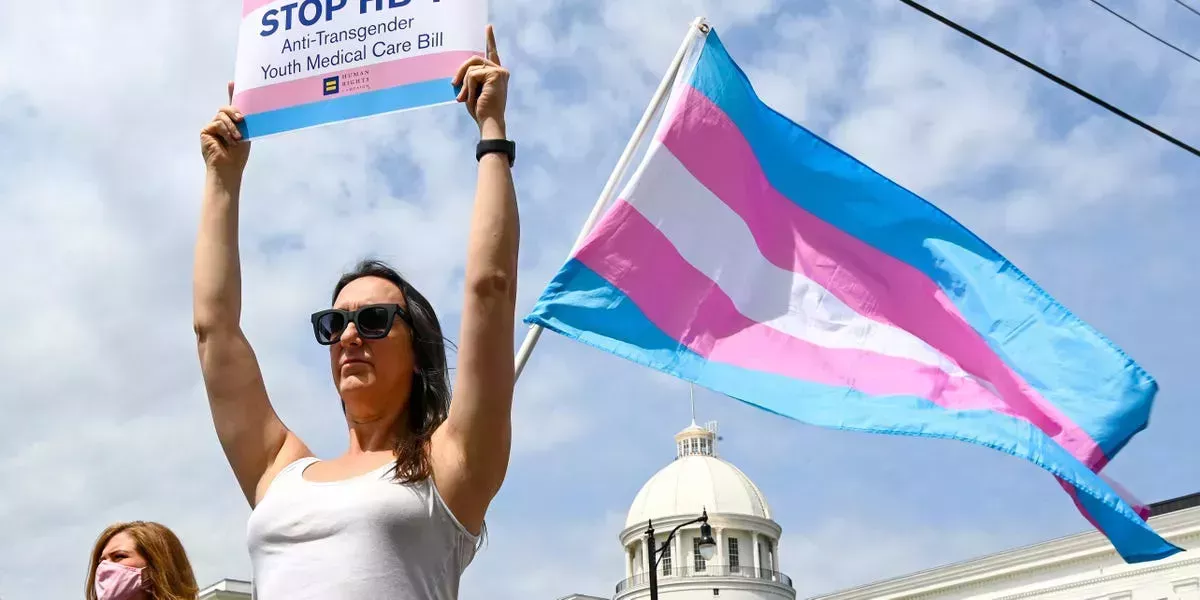 Alabama aprueba una ley que obliga a los profesores y consejeros a informar a los padres de los alumnos transgénero