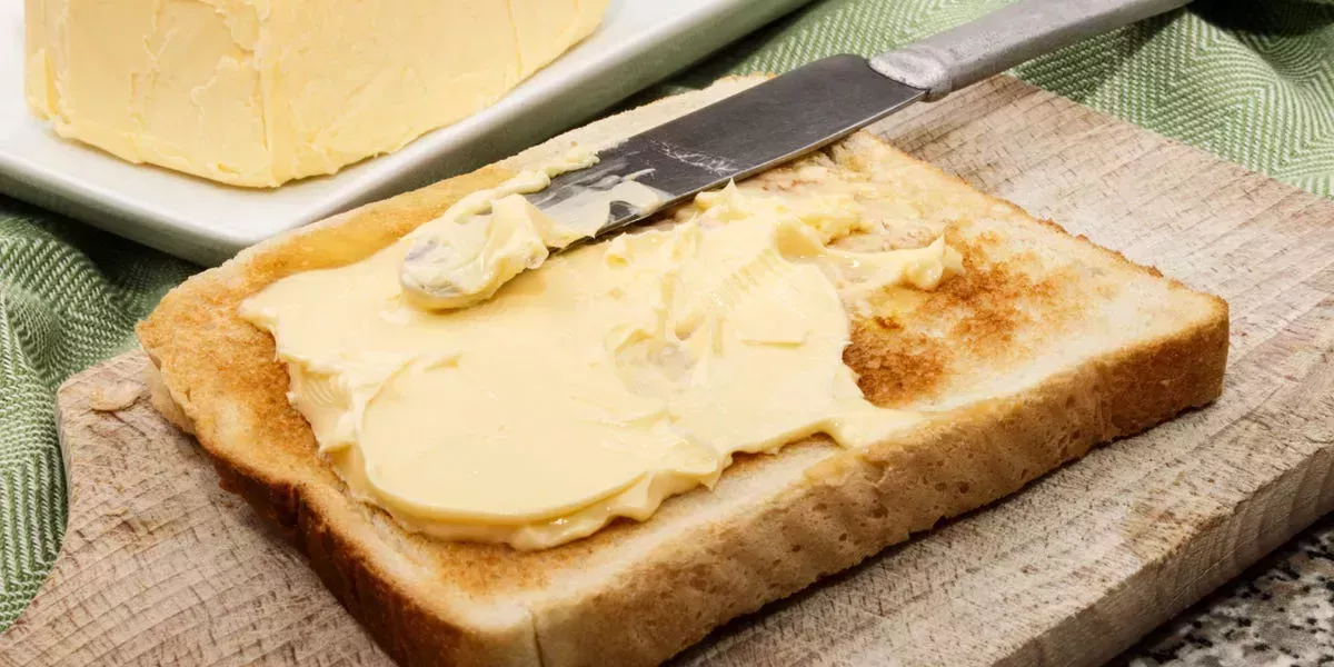 La mantequilla y los lácteos enteros pueden ser más saludables de lo que pensábamos: son ricos en ácidos grasos esenciales, según sugiere una nueva investigación