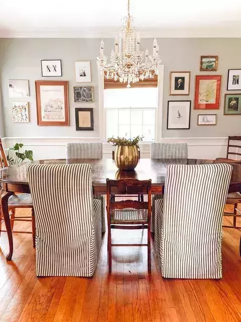 Así es como esta bloguera transformó su casa tradicional de Virginia en un espacio colorido y acogedor 