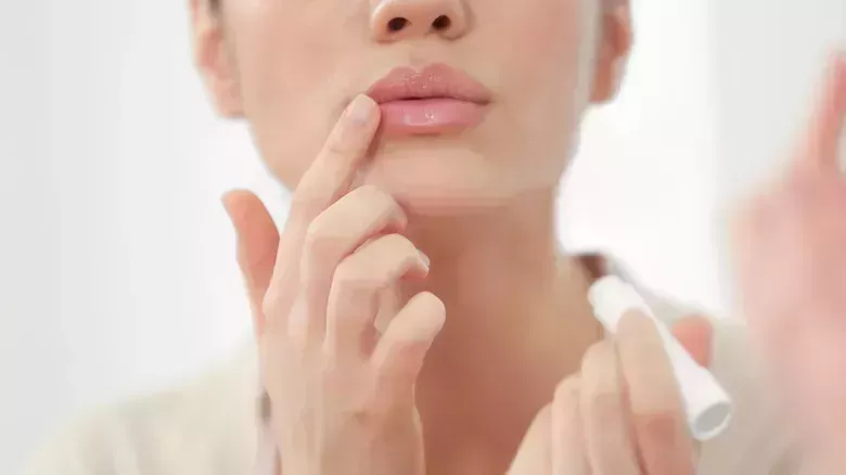 El ingrediente para el cuidado de la piel que cambia el juego y que deberías usar también en tus labios