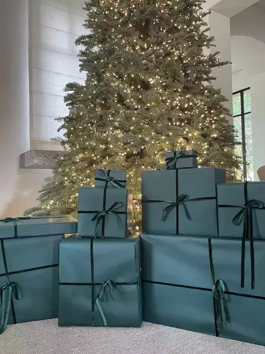 Kourtney Kardashian Barker 2023 Gift Wrapping-2