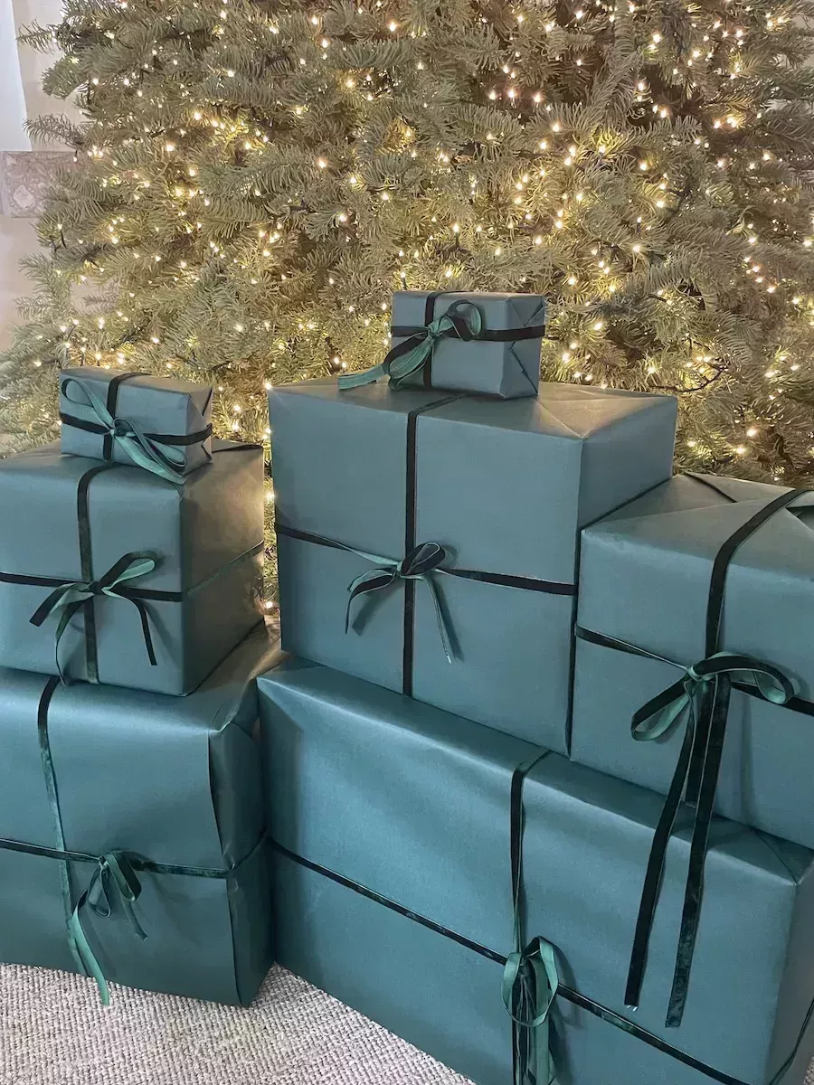 Kourtney Kardashian Barker 2023 Gift Wrapping-3