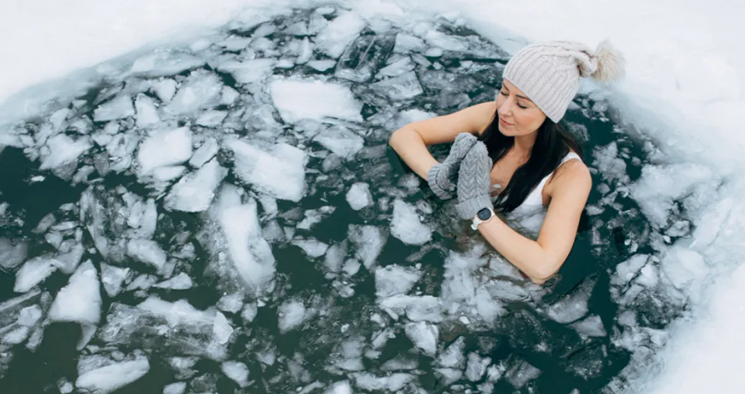 Más allá del frío: Los beneficios de los baños de hielo