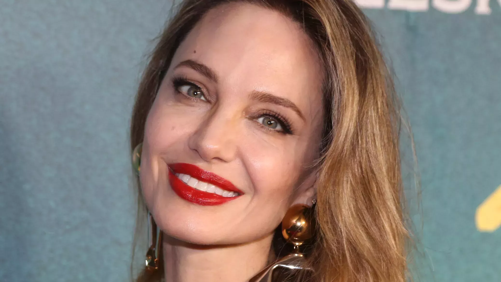Espera, ¿se ha hecho Angelina Jolie un nuevo tatuaje?