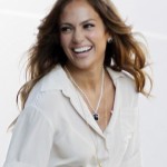 Jennifer Lopez imagen de la línea de protección solar de L’Oreal Paris