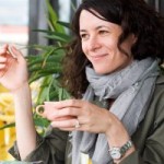 Descubre lo que nunca falta en el bolso de Garance Doré