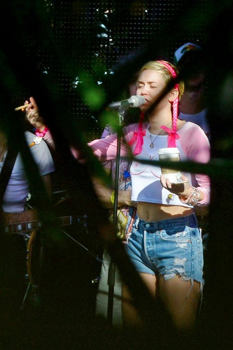 Miley Cyrus fumando marihuana