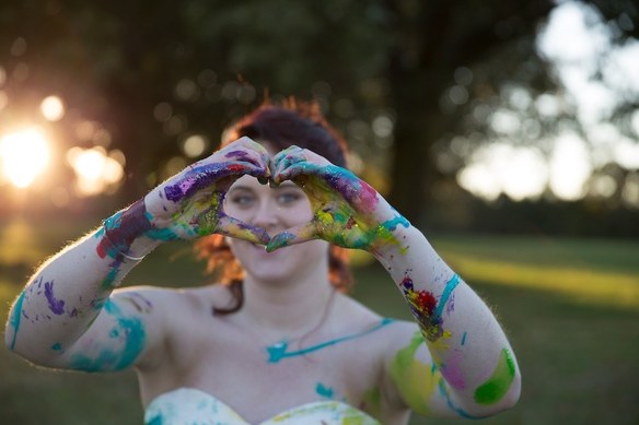 Destroza su vestido tras ser plantada en el altar
