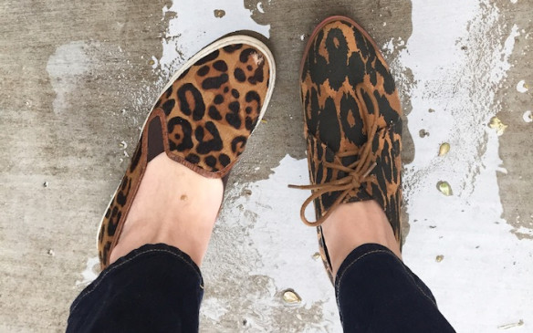 Niño de 3 años elige la ropa de su madre