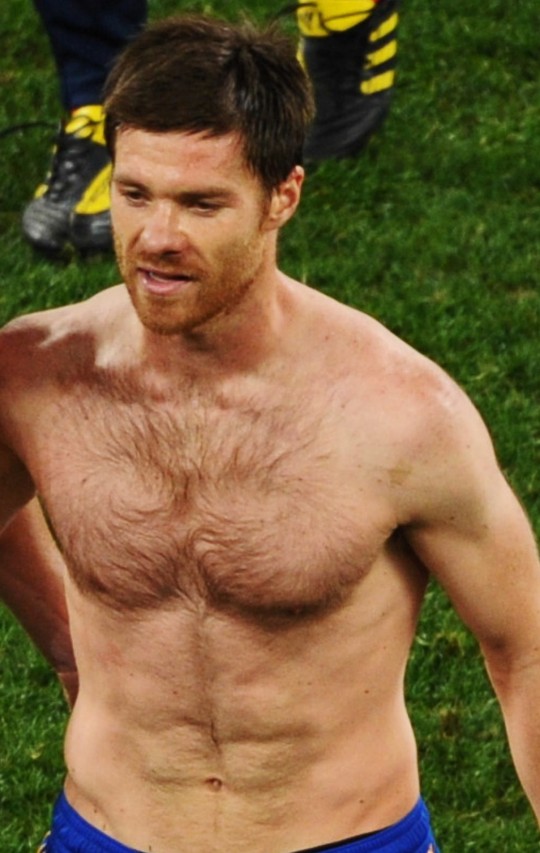 Los pectorales de Xabi Alonso