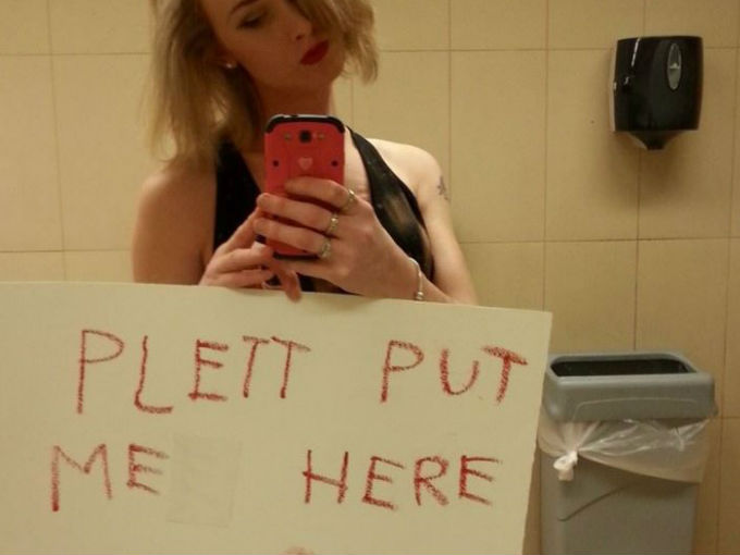 Transexual en baños de hombres