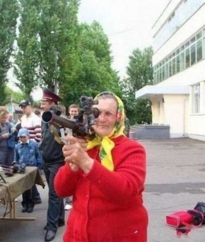 Abuelas con armas