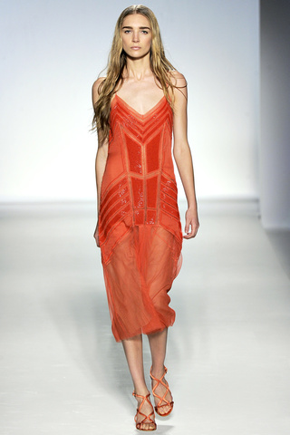 alberta_ferretti___pasarela_14752888_320x480