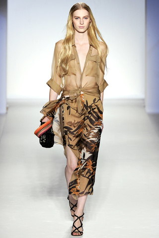 alberta_ferretti___pasarela_450167617_320x480