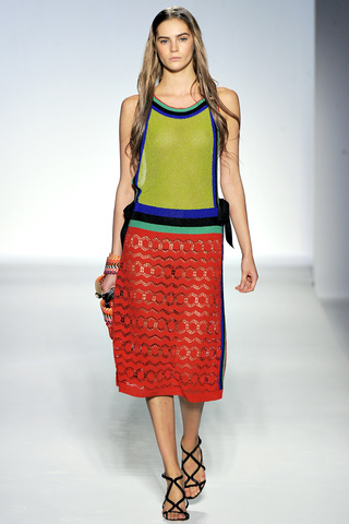 alberta_ferretti___pasarela_476087211_320x480