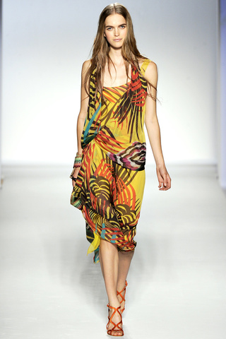 alberta_ferretti___pasarela_529414230_320x480