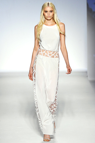 alberta_ferretti___pasarela_633266809_320x480