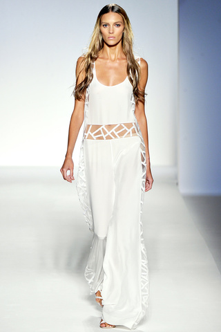 alberta_ferretti___pasarela_649806382_320x480