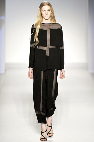 alberta_ferretti___pasarela_716824430_320x480