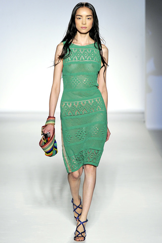 alberta_ferretti___pasarela_817701403_320x480