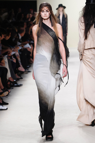 ann_demeulemeester___pasarela_685425216_320x480