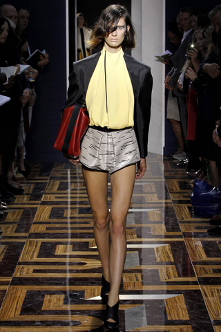 balenciaga___pasarela_182001733_320x480