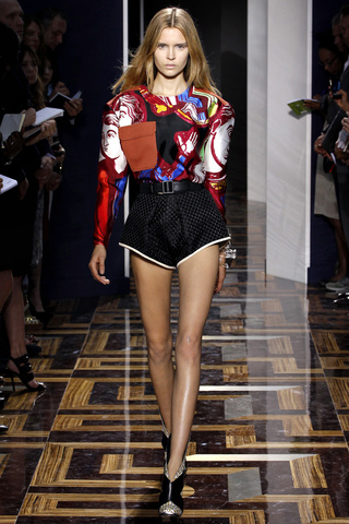 balenciaga___pasarela_749970507_320x480