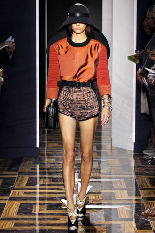 balenciaga___pasarela_754507682_320x480