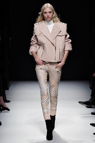 balmain___pasarela_184995725_320x480