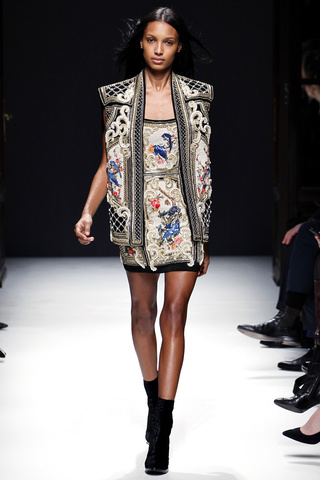 balmain___pasarela_38650096_320x480