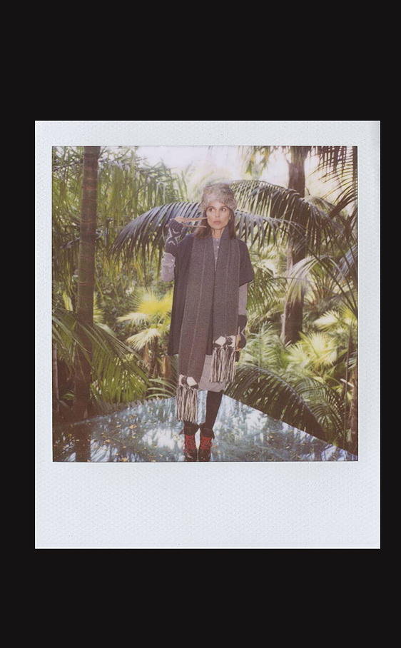 elena_anaya_para_band_of_outsiders_34939321_562x908