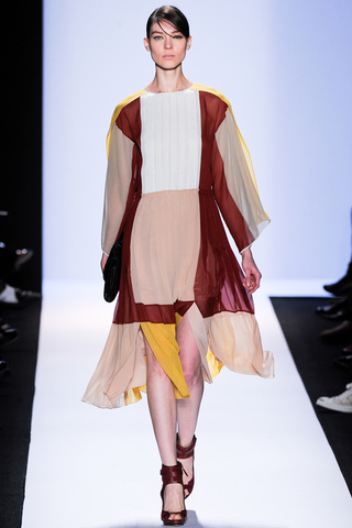 bcbg_max_azria___pasarela_139472898_320x480