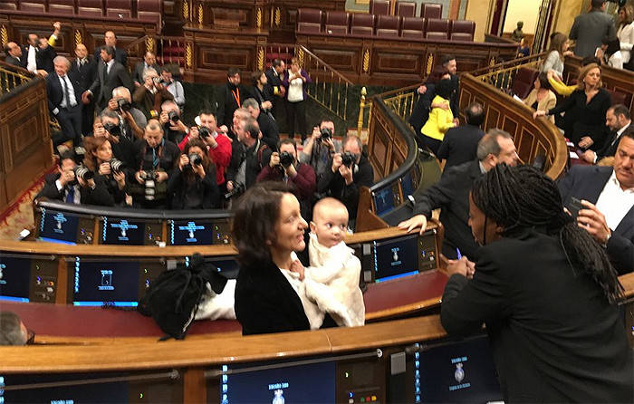 Polémica por el bebé en el congreso