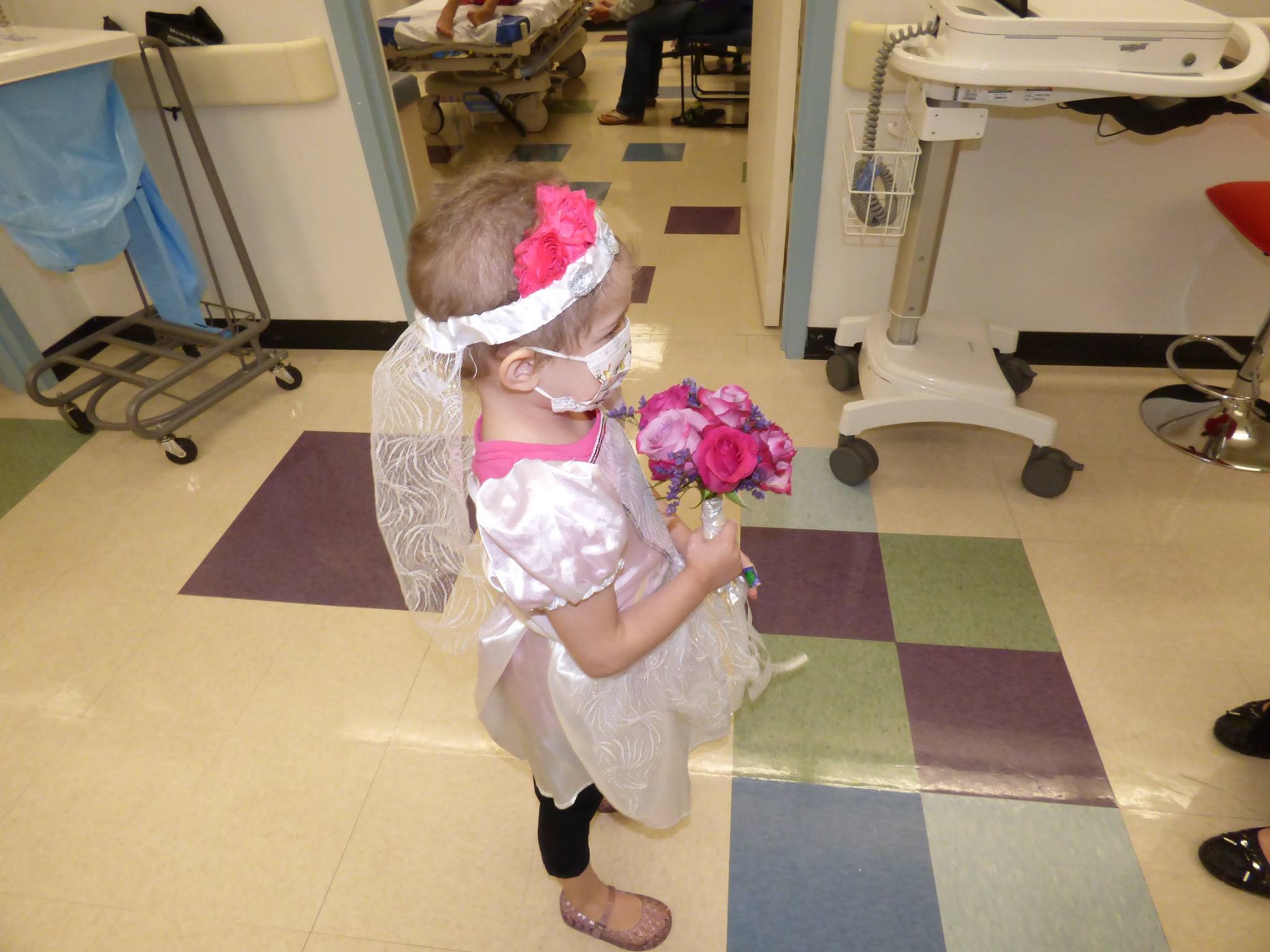 La boda de una niña con leucemia y su enfermero