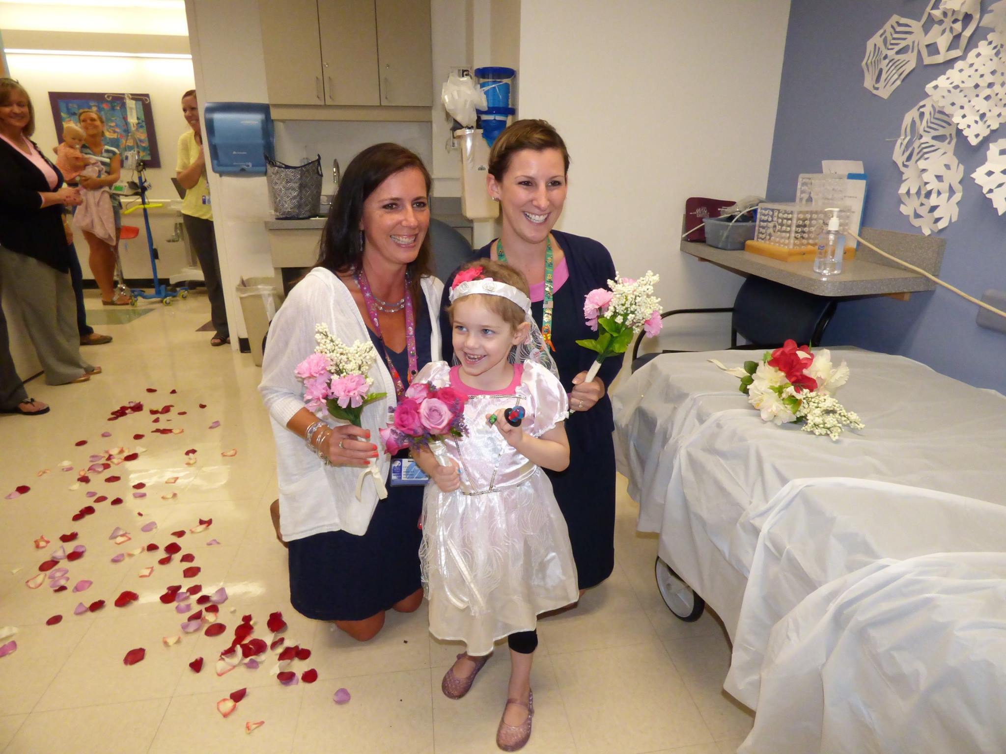 La boda de una niña con leucemia y su enfermero