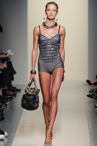 bottega_veneta___pasarela_625990115_320x480