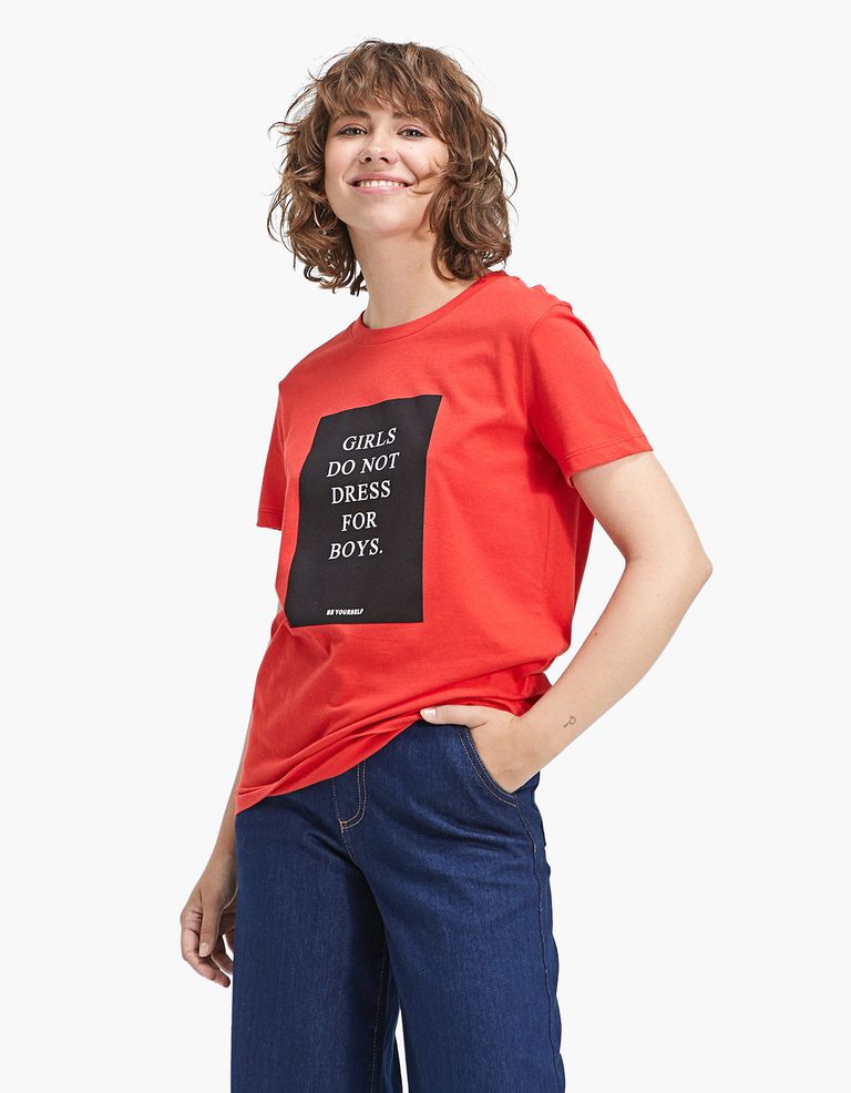 Camisetas de Stradivarius contra los abusos sexuales