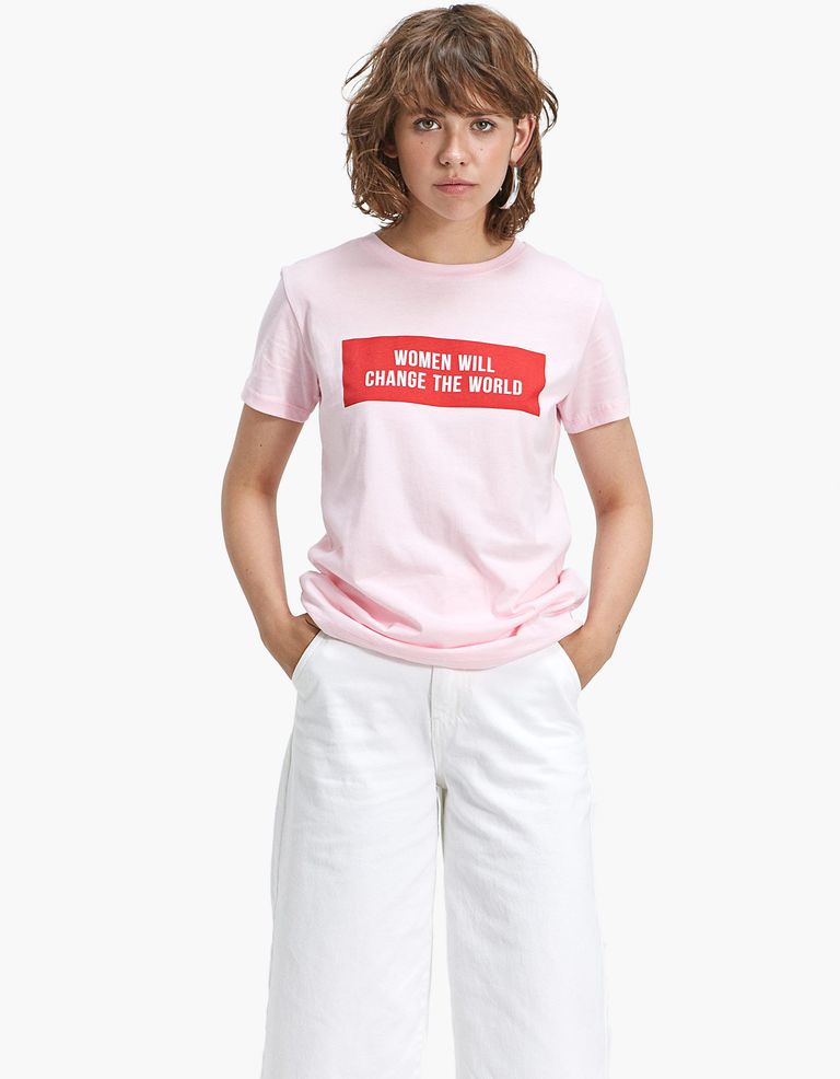 Camisetas de Stradivarius contra los abusos sexuales