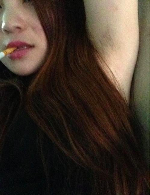 Chicas chinas con pelo en las axilas