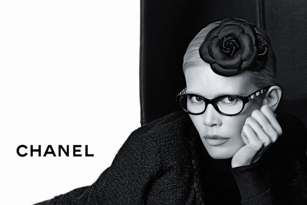 062311_chanel_eyewear_claudia_schiffer_3110623114957
