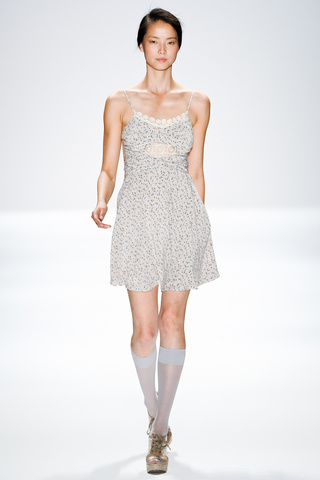 charlotte_ronson___pasarela_219855717_320x480