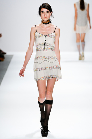 charlotte_ronson___pasarela_949569290_320x480