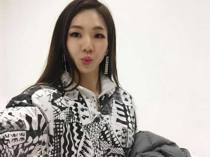 Mujer asiática culturista