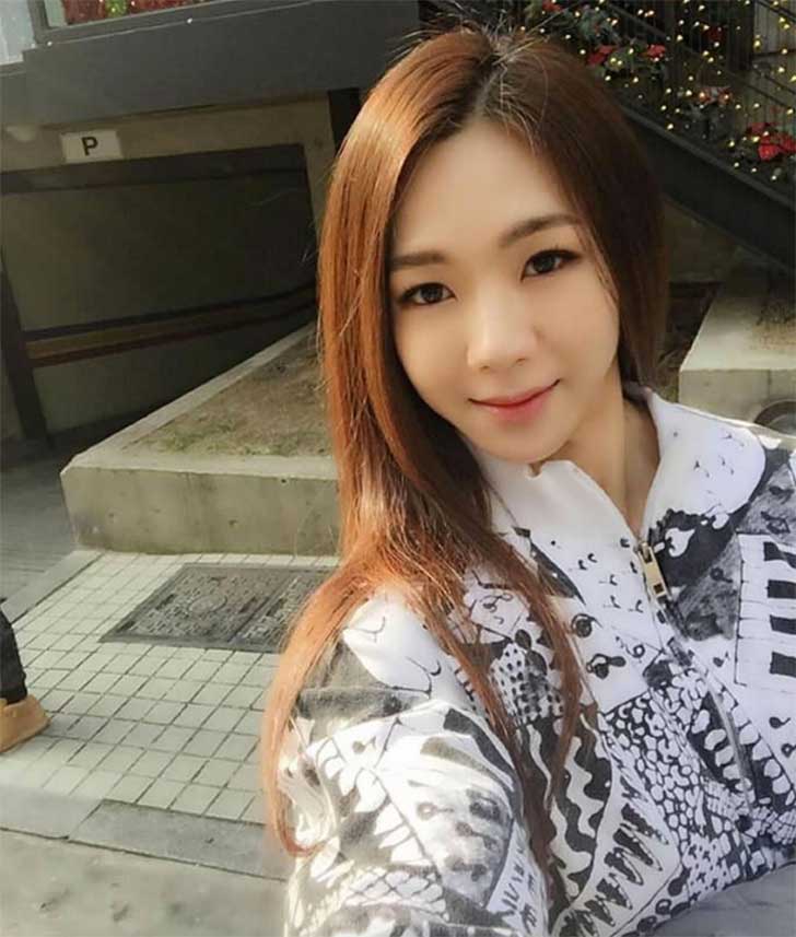 Mujer asiática culturista